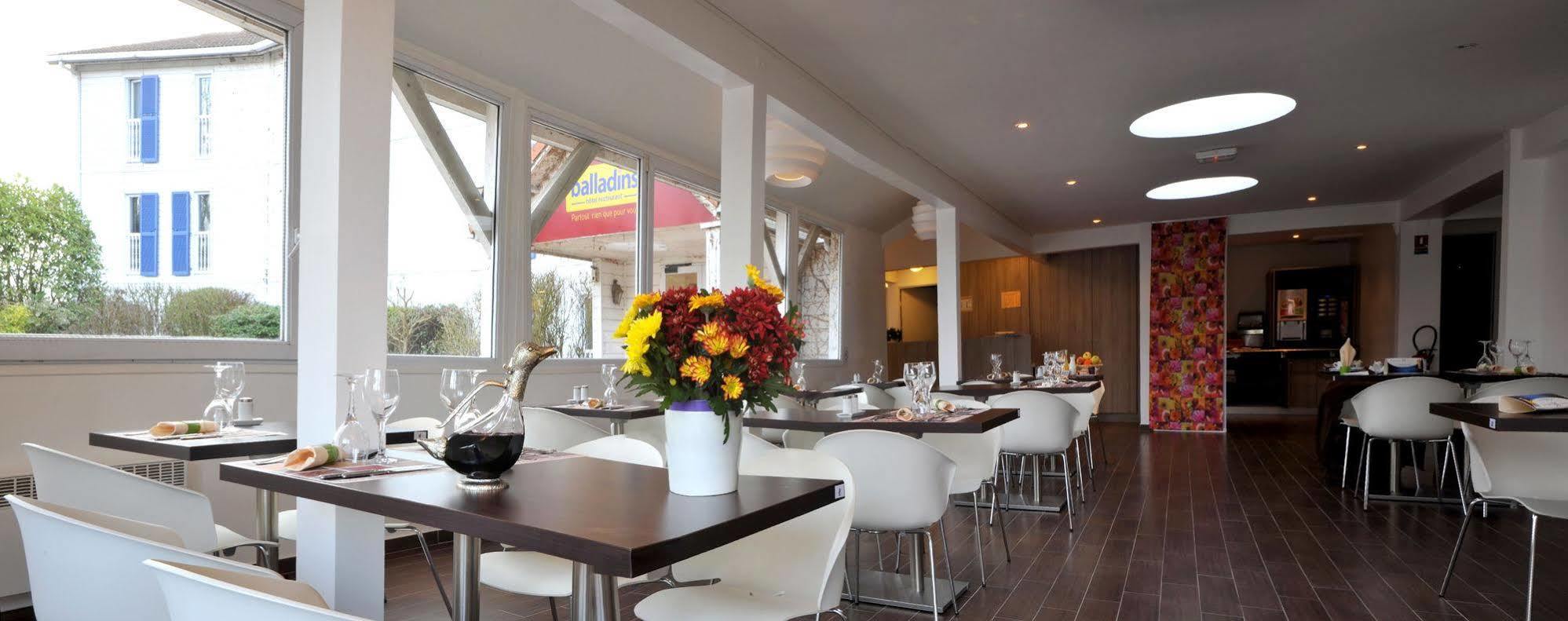 Enzo Hotels Trappes By Kyriad Direct 외부 사진